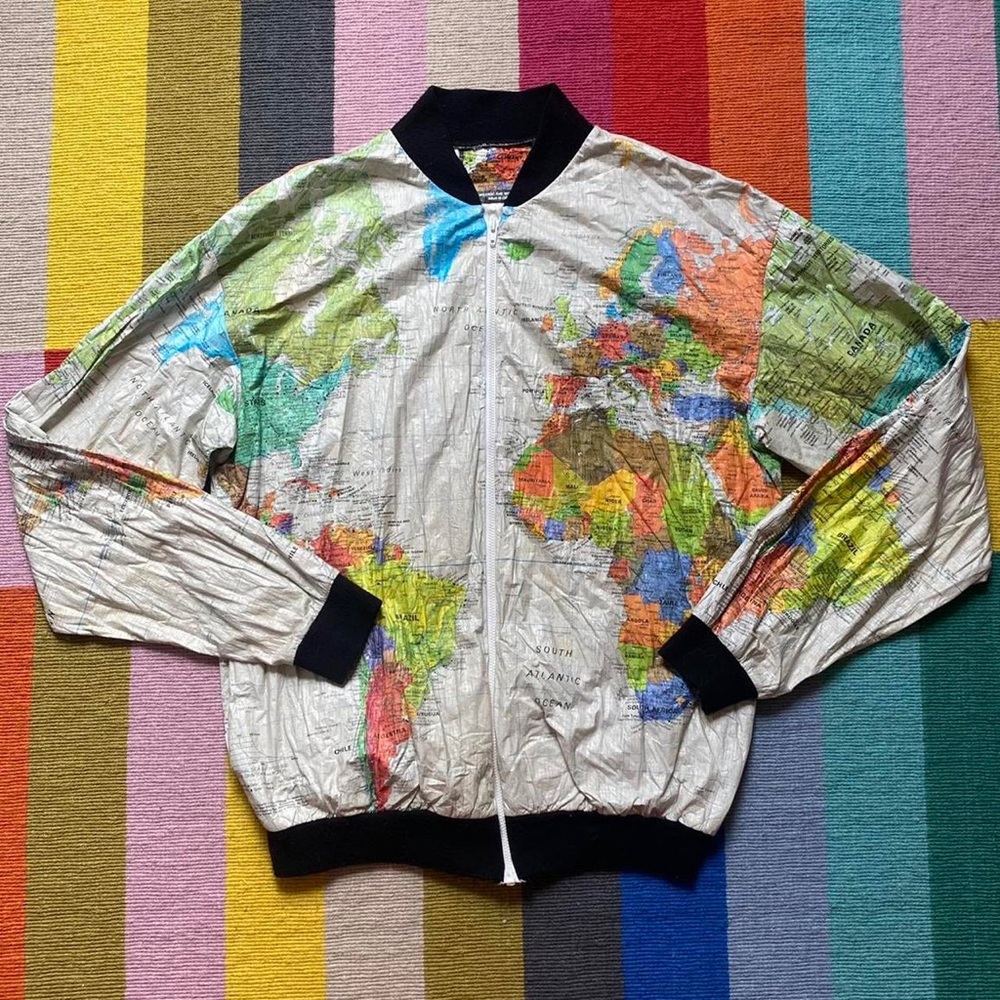 The MOST AMAZING vintage 1991 globe all over print windbreaker!!